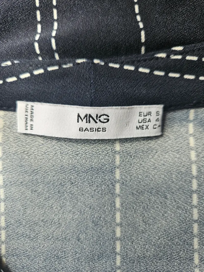 Vestido negro de oficina con diseño de rayas - 5