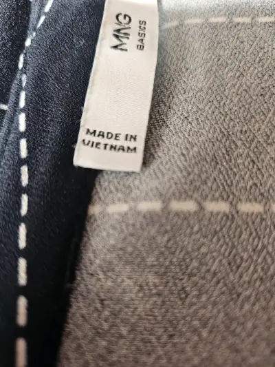 Vestido negro de oficina con diseño de rayas - miniatura 6