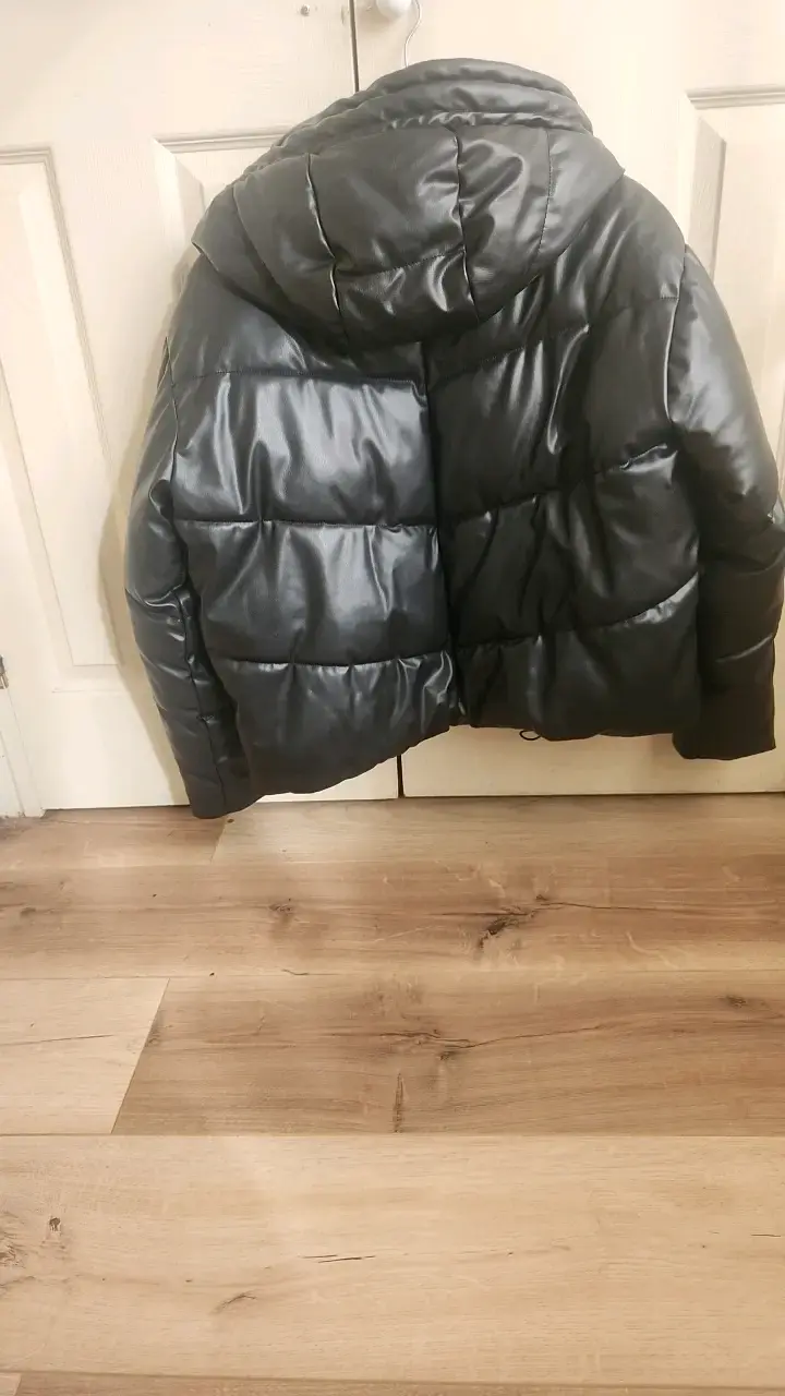 Chaqueta acolchada negra Zara con capucha - 3