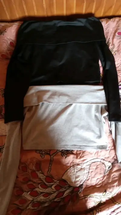 Conjunto de 2 poleras, negro y gris - miniatura 1