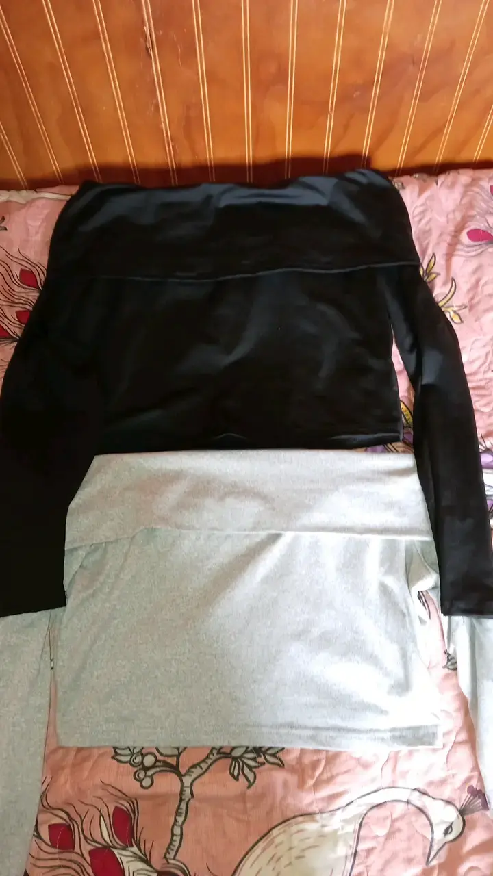 Conjunto de 2 poleras, negro y gris - 2