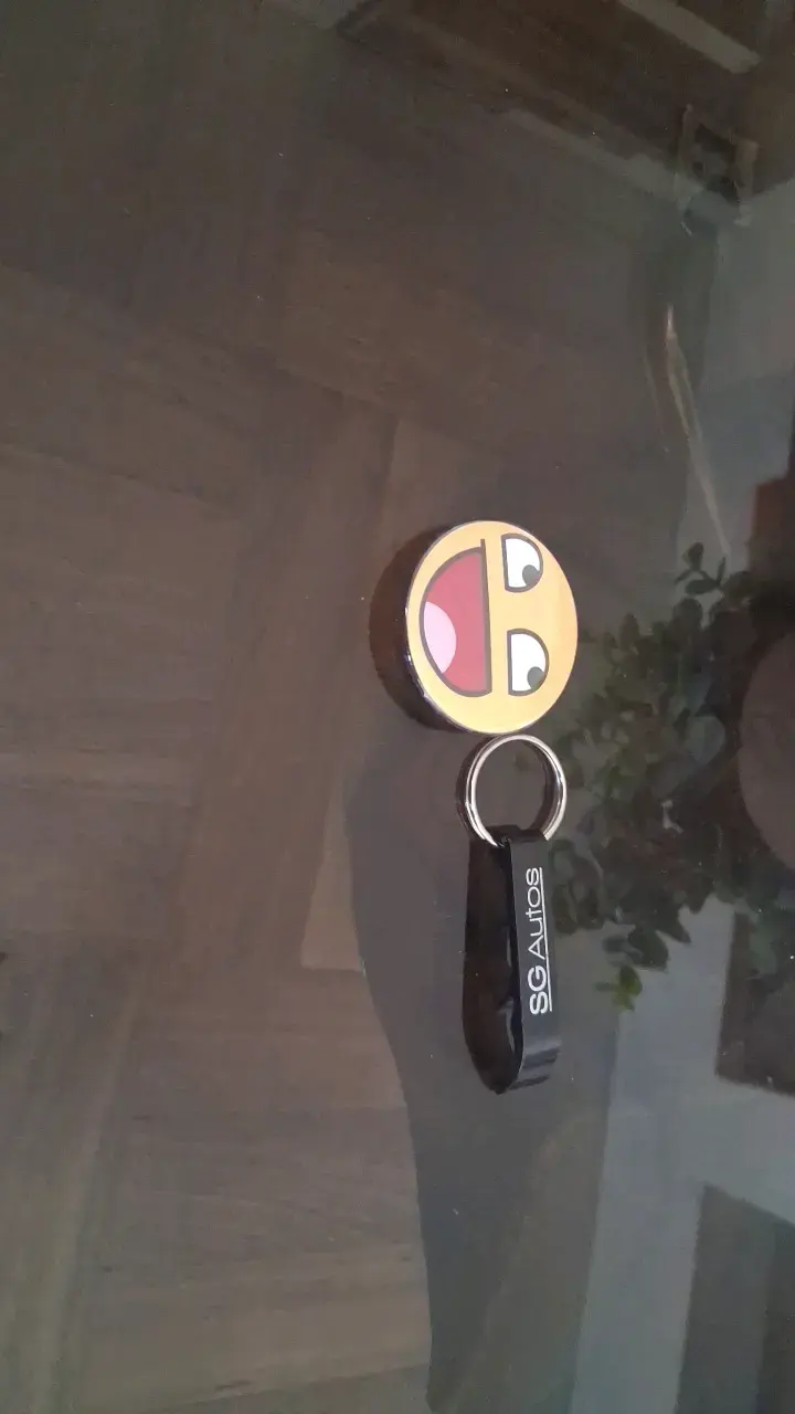 Llavero con diseño de emoji divertido
