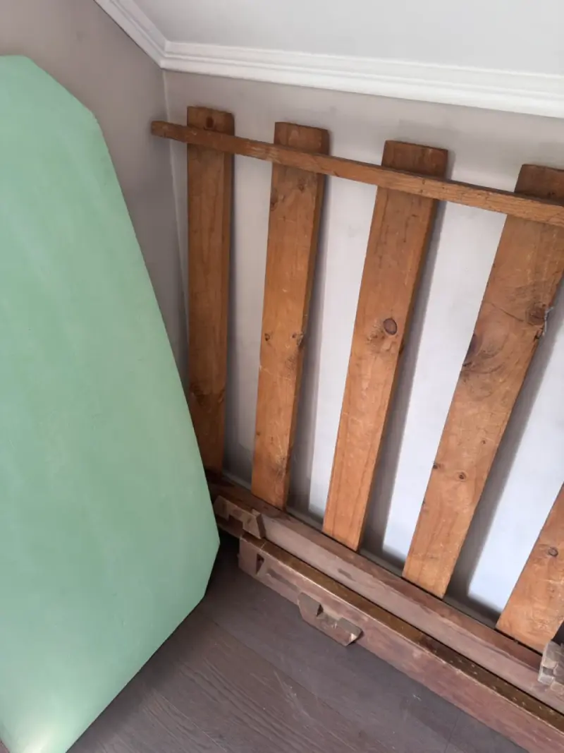 Cama de madera antigua - 5