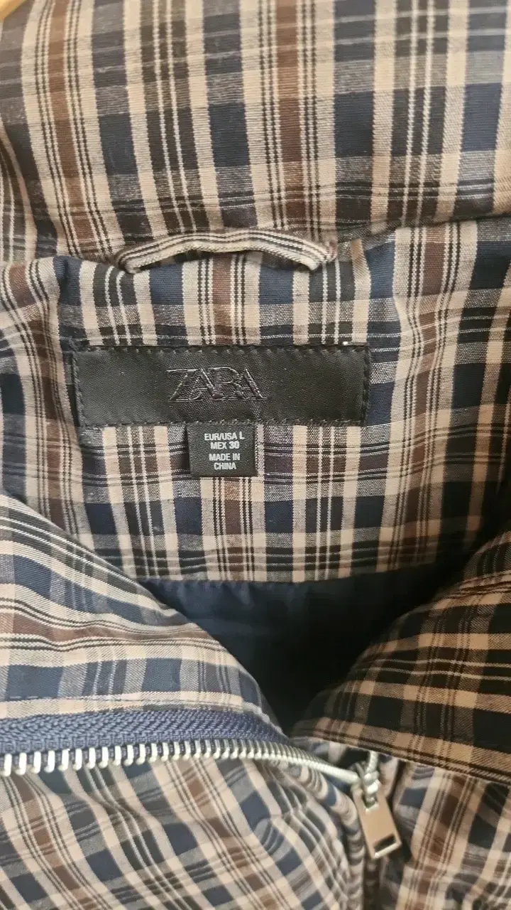Chaqueta acolchada a cuadros Zara para mujer - 2