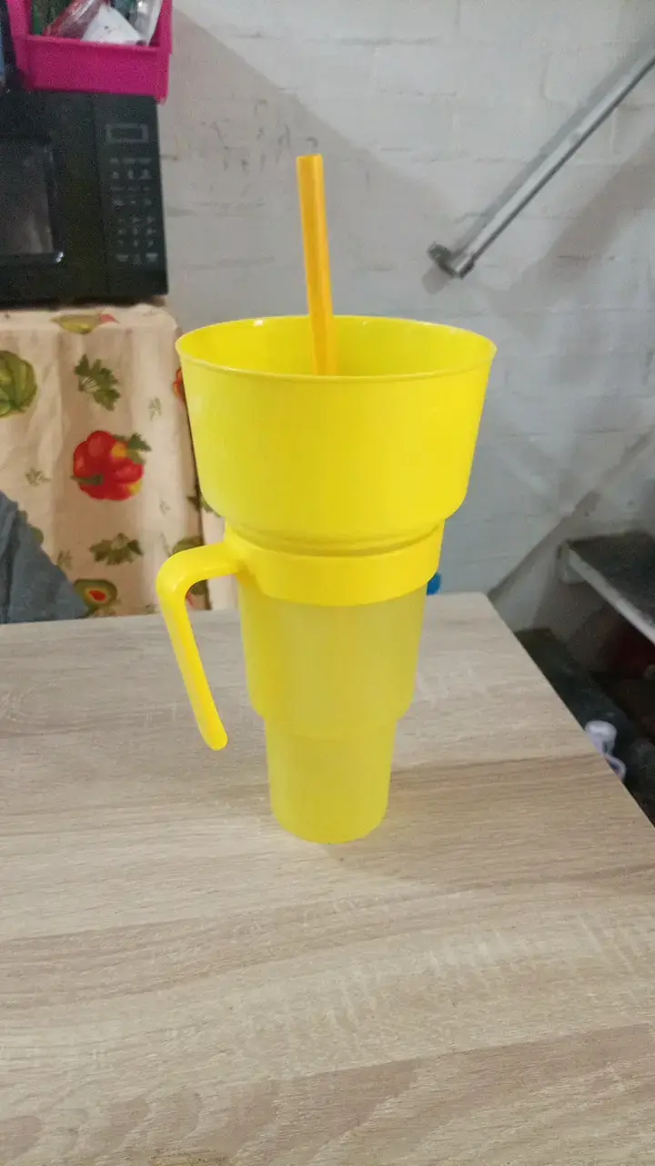 Vaso grande amarillo con bombilla - 2