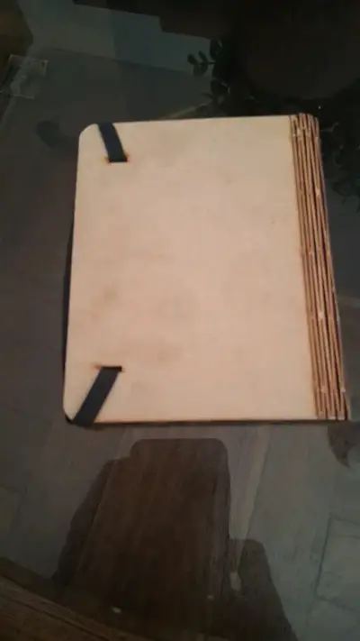 Cuaderno artesanal Pichilemu con surfista - miniatura 3