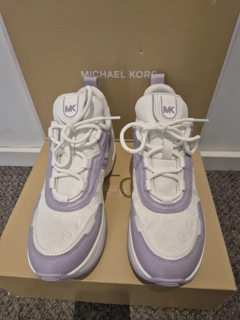 Zapatillas deportivas Michael Kors blancas y lilas - 4