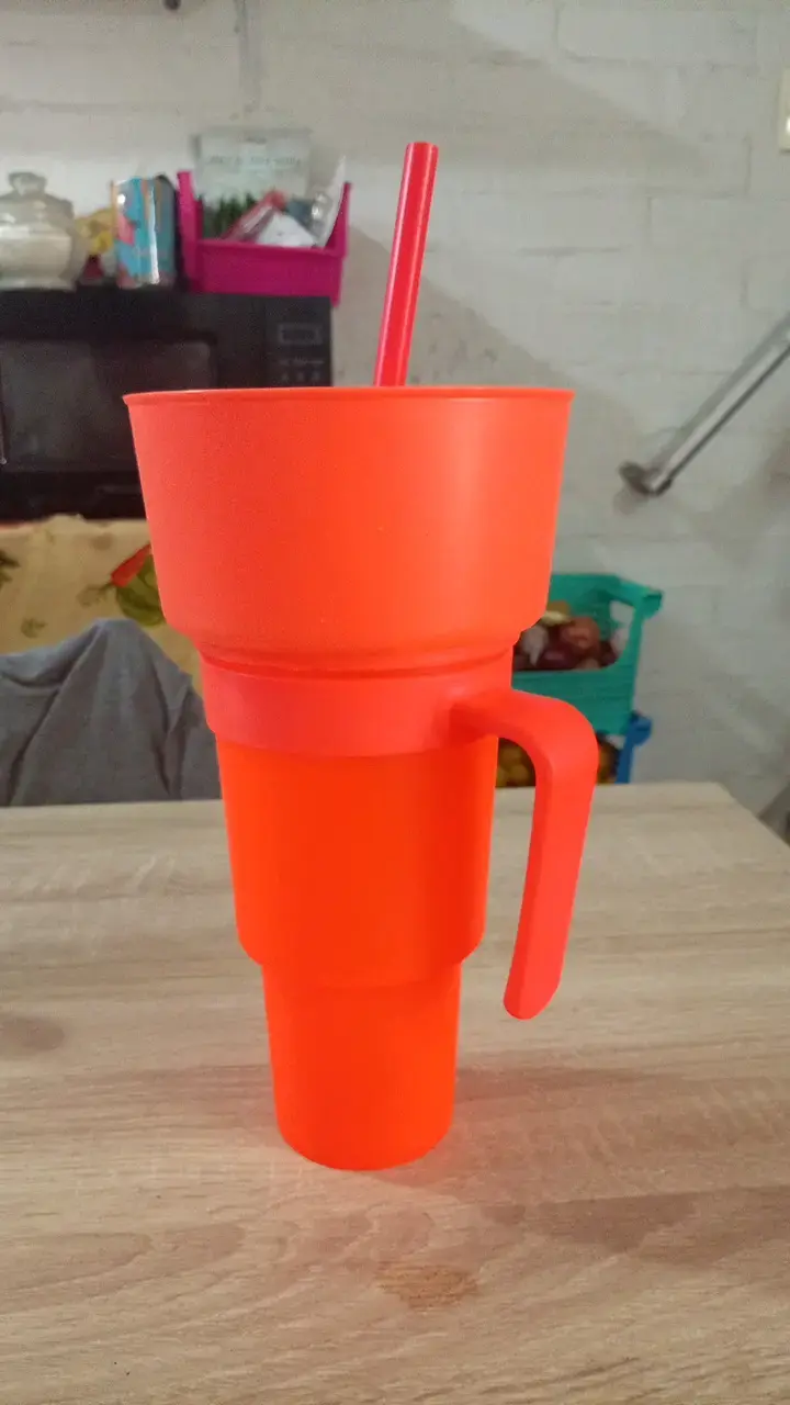 Vaso térmico grande con tapa y bombilla - 1
