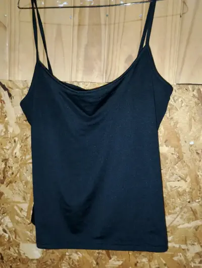 Polera negra de tirantes para mujer - miniatura 2