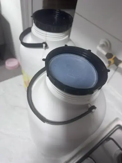 2 Bidones de plástico Copihue 10L con tapa - miniatura 3