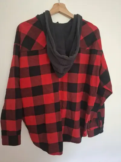 Camisa de franela a cuadros roja y negra - miniatura 4
