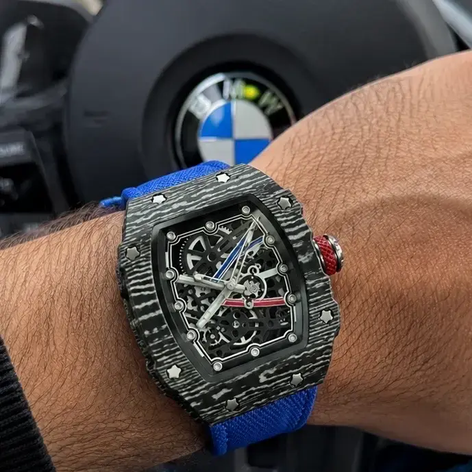 Reloj de lujo con correa azul y diseño esqueleto - 2