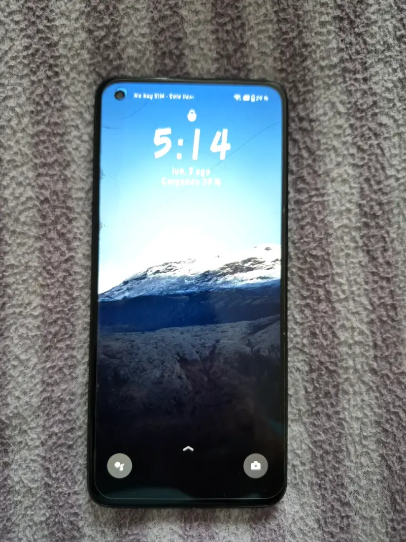 Smartphone Oppo con pantalla grande y cámara AI - 1