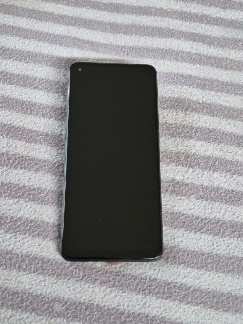 Smartphone Oppo con pantalla grande y cámara AI - 2