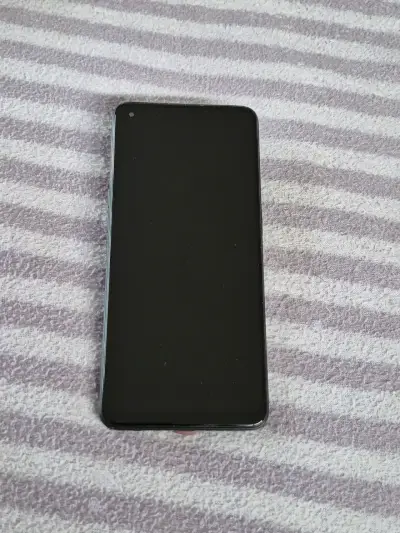 Smartphone Oppo con pantalla grande y cámara AI - miniatura 2