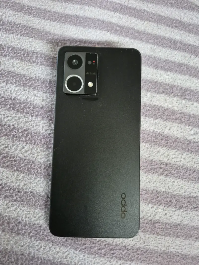 Smartphone Oppo con pantalla grande y cámara AI - 3