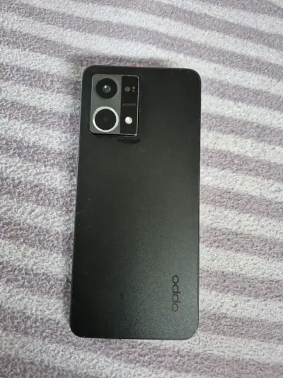 Smartphone Oppo con pantalla grande y cámara AI - miniatura 3