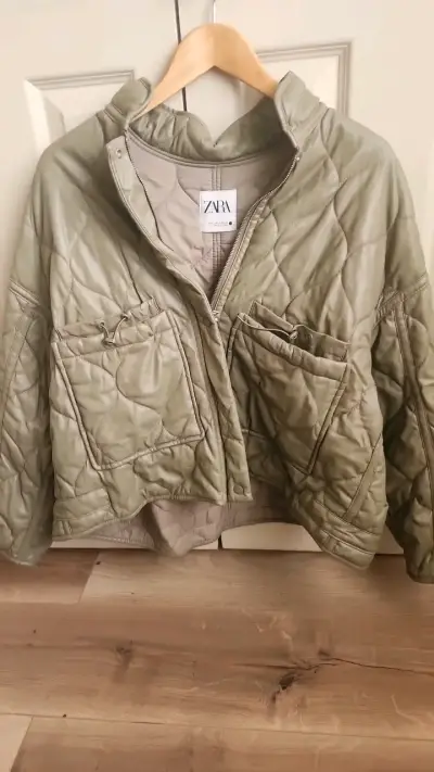 Chaqueta acolchada verde Zara para mujer - miniatura 1