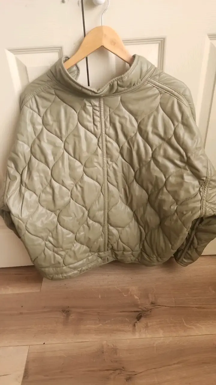 Chaqueta acolchada verde Zara para mujer - 2