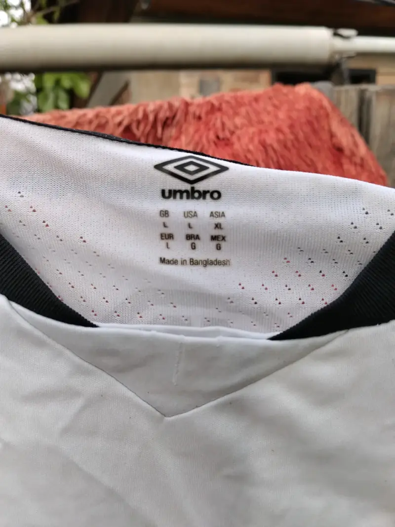 Camiseta Colo-Colo Umbro blanca talla XL - 2