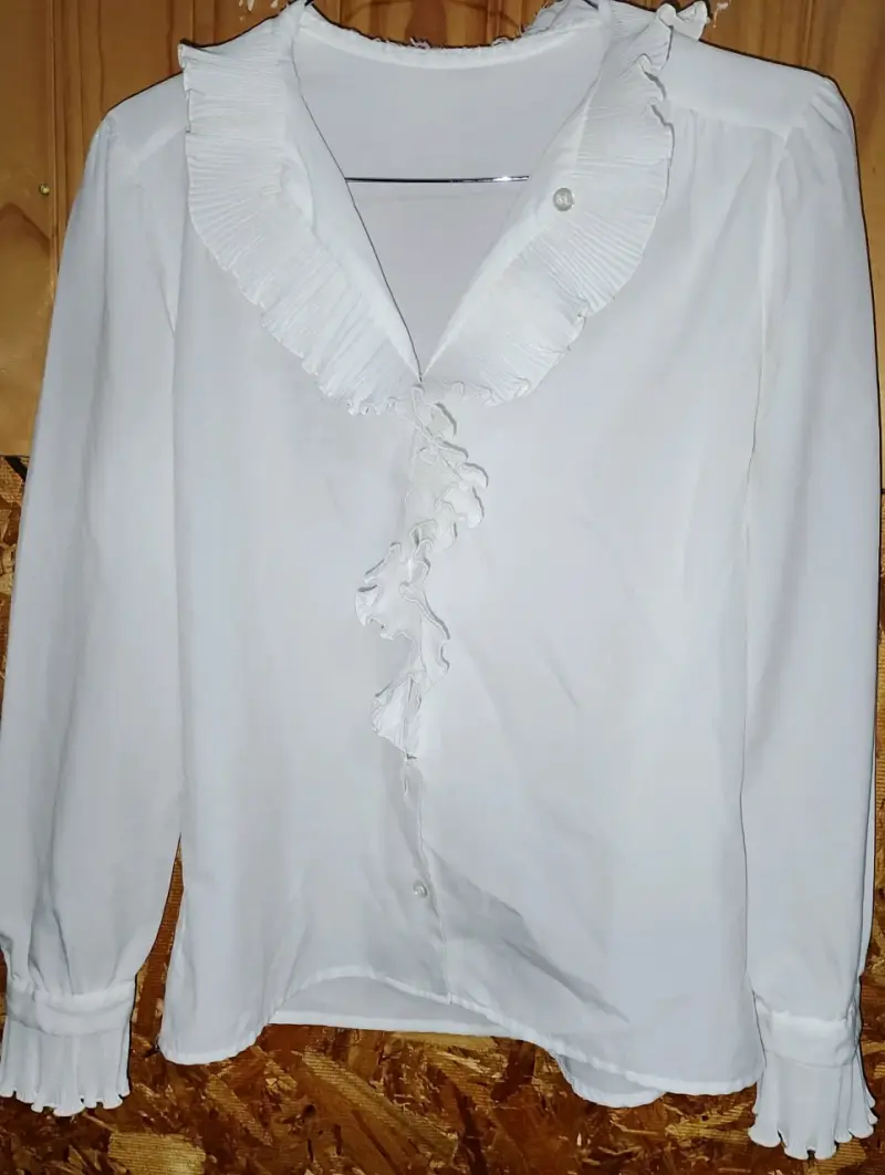 Camisa con vuelos