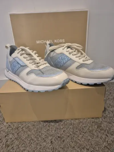 Zapatillas deportivas Michael Kors blancas y celestes - miniatura 2