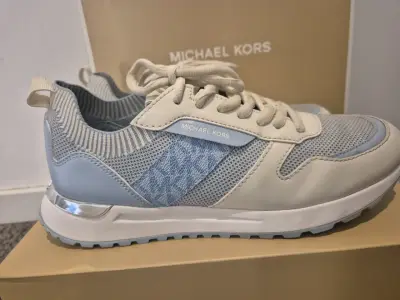 Zapatillas deportivas Michael Kors blancas y celestes - miniatura 3