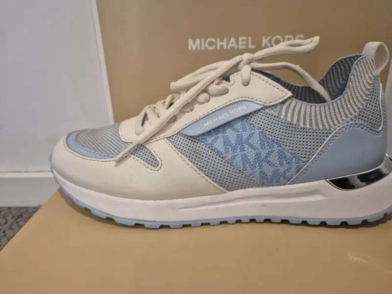 Zapatillas deportivas Michael Kors blancas y celestes - 4