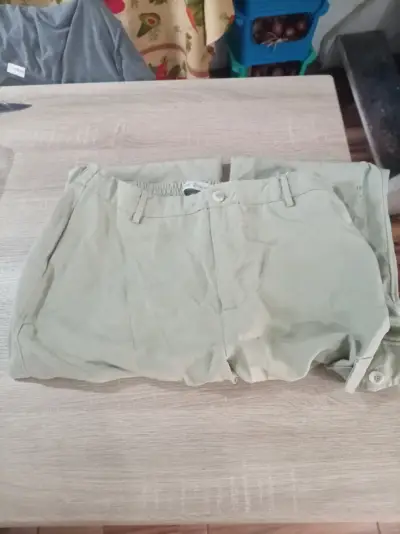 Pantalones cortos cargo beige para hombre - miniatura 3