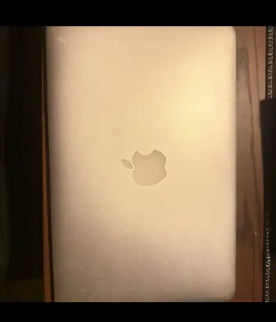 MacBook Air 11 pulgadas Early 2014 en buen estado - miniatura 2