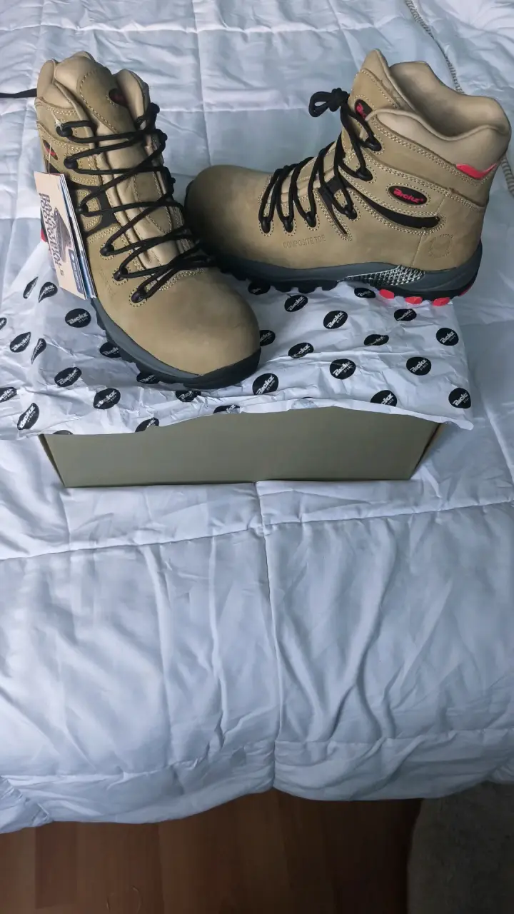Botas de seguridad beige con punta de composite