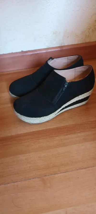 Zapatos de cuña negros con cierre lateral - miniatura 1