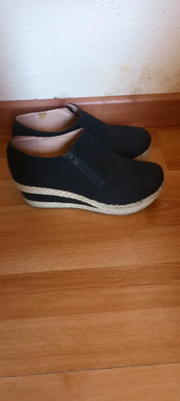Zapatos de cuña negros con cierre lateral - 2