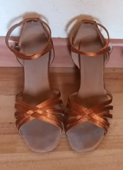 Zapatos de baile de tacón medio color cobre - miniatura 1