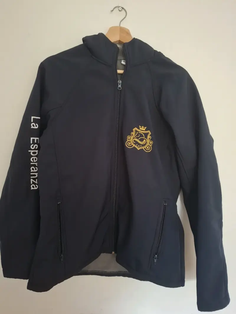 Chaqueta impermeable negra con capucha - 3