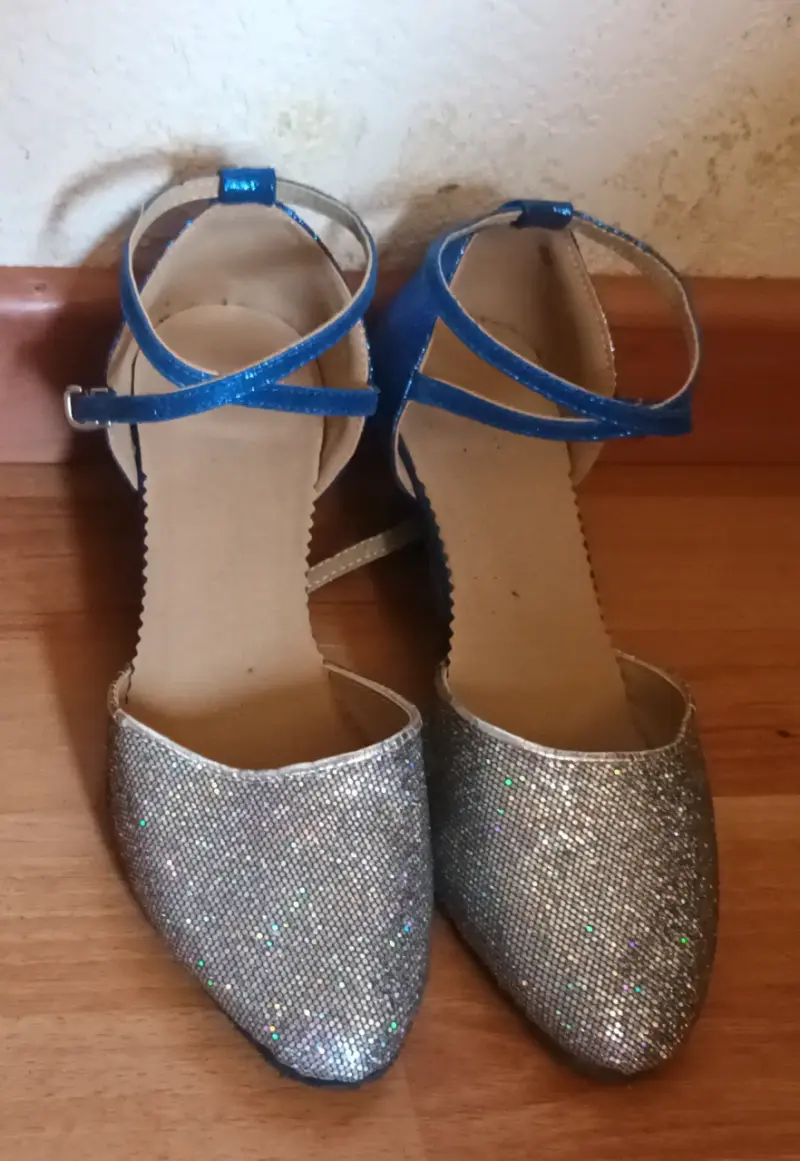 Zapatos de baile brillantes con tacón azul - 1