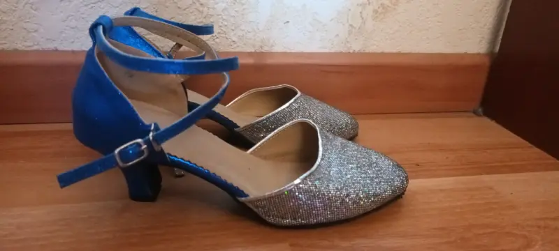 Zapatos de baile brillantes con tacón azul - 2