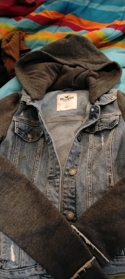 Chaqueta de mezclilla con capucha Hollister - miniatura 1