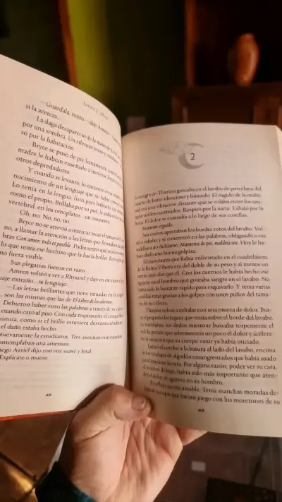 Libro 'Casa de Flama y Sombra' de Sarah J. Maas - miniatura 3