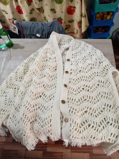 Cardigan tejido blanco con botones - miniatura 2
