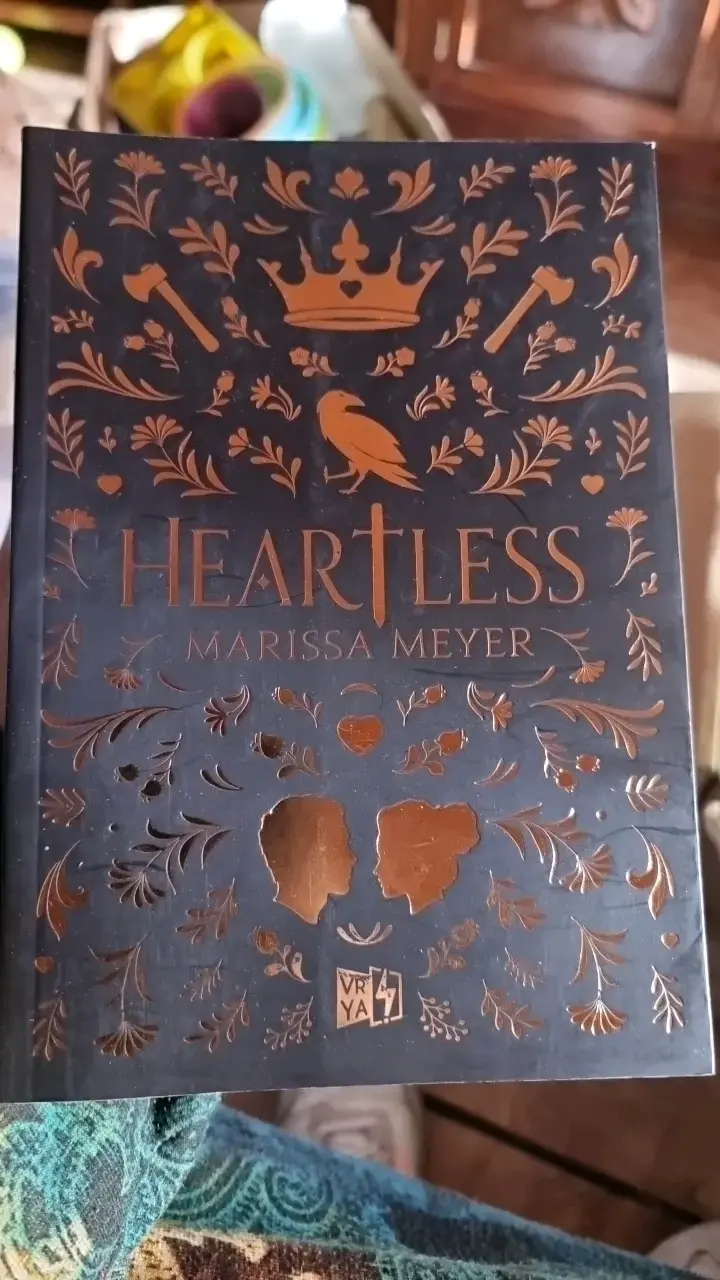 Libro Heartless de Marissa Meyer en buen estado - 1