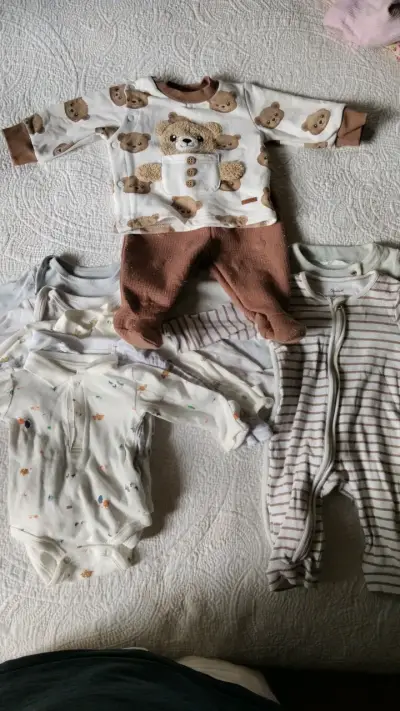 Lote ropa bebe 0-3 meses. Bodies, pijamas, conjunt - miniatura 1
