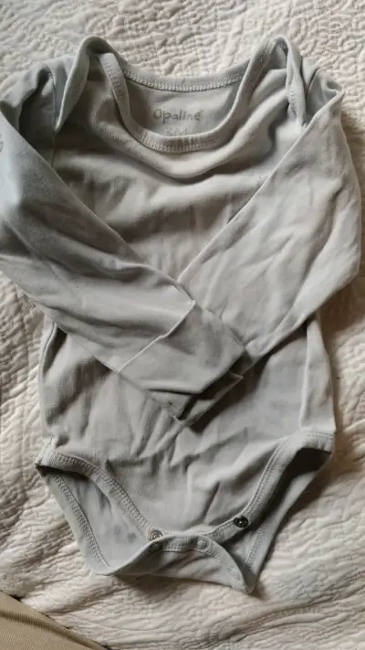 Lote ropa bebe 0-3 meses. Bodies, pijamas, conjunt - miniatura 4