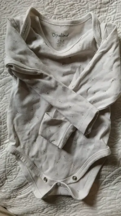 Lote ropa bebe 0-3 meses. Bodies, pijamas, conjunt - miniatura 5