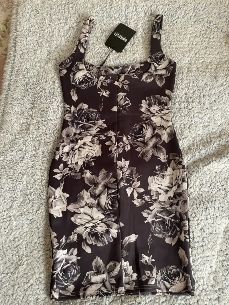 Vestido floral ajustado sin mangas Missguided - 2