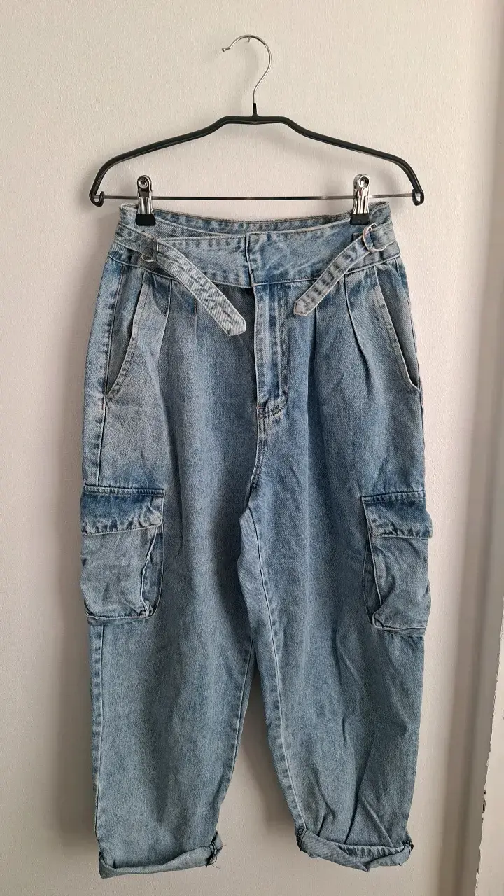 Pantalones cargo de mezclilla azul para mujer