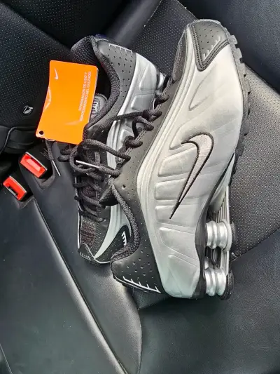 Zapatillas deportivas Nike Shox negras plateadas - miniatura 4