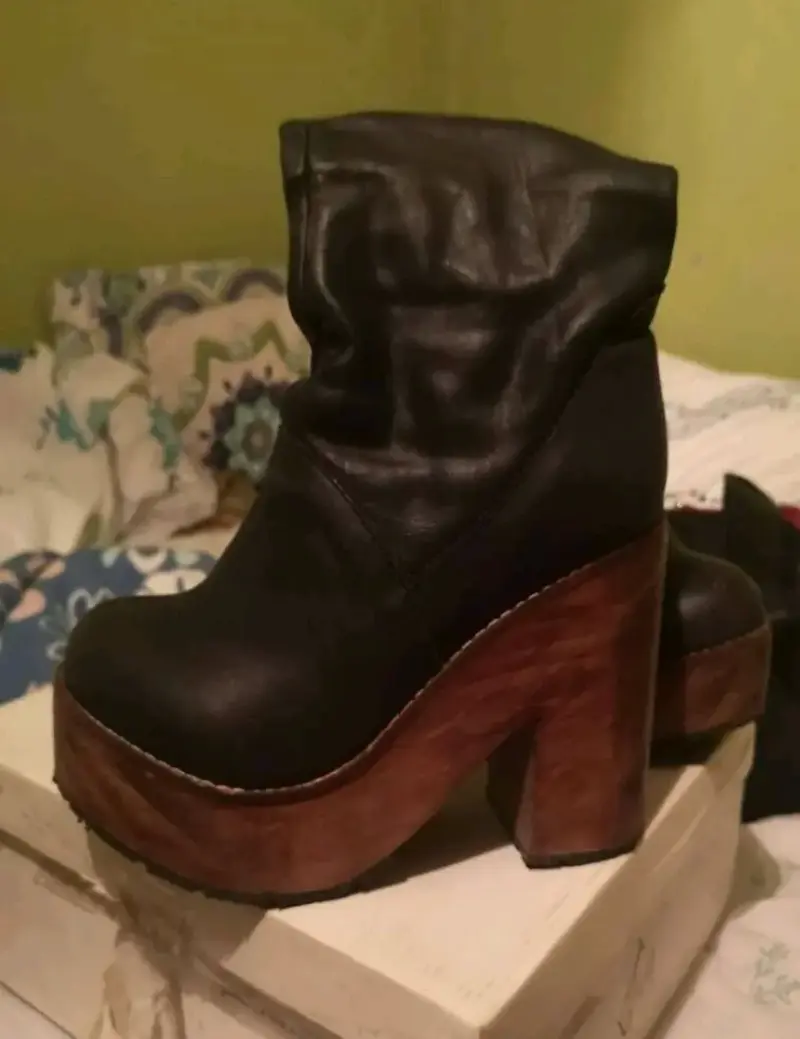 Botines de cuero negro con plataforma alta - 1
