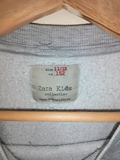Polerón gris para niños con diseño de skate - miniatura 3