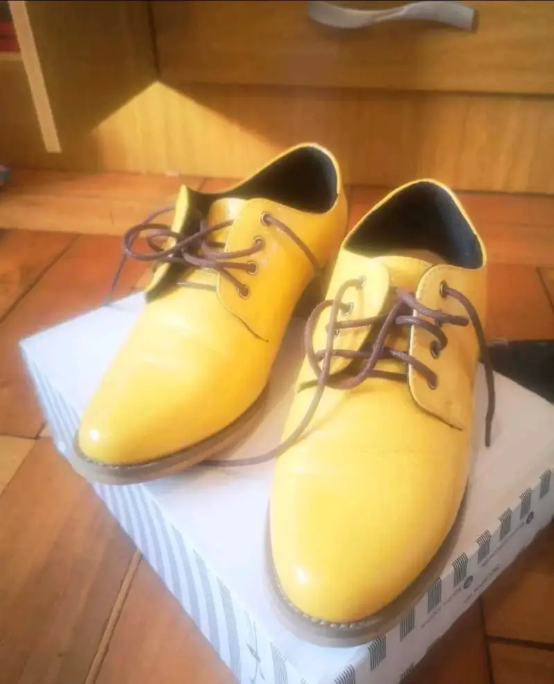 Zapatos amarillo de charol para mujer - 3